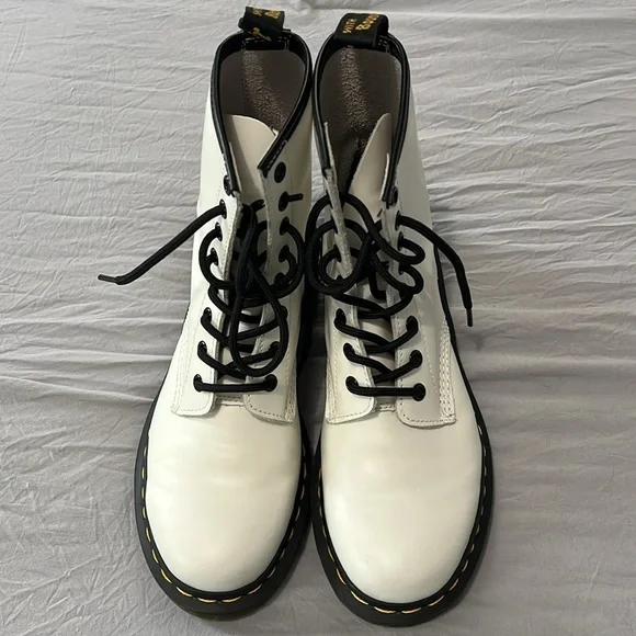 Doc Martens 1460 Smooth Leather White Combat Boots (Like New) - Picture 4 of 10